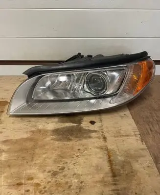 Volvo V70 Headlights/headlamps set 31353532