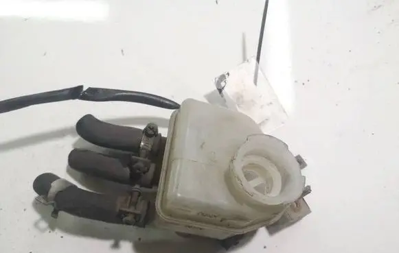 Nissan Almera Tino Brake fluid reservoir 