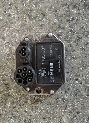 BMW 3 E30 Ignition amplifier control unit 1705607