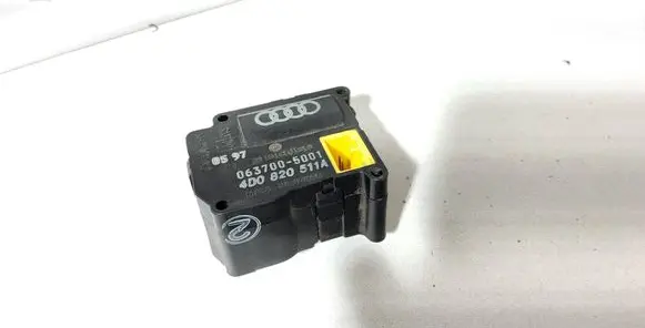 Audi A8 S8 D2 4D Air flap motor/actuator 4D0820511A 0637005001