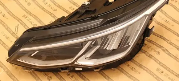 Volkswagen Golf VIII Headlight/headlamp 5H1941005C