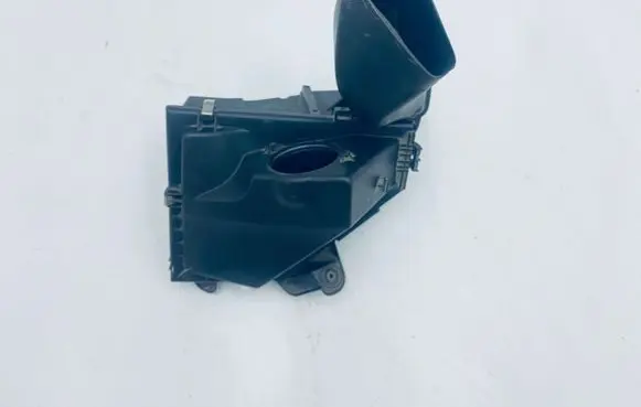BMW 1 E81 E87 Air filter box 7797460