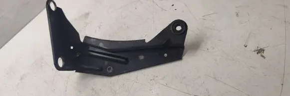 Audi A4 S4 B7 8E 8H Intercooler pipe mounting bracket 8e0145813G