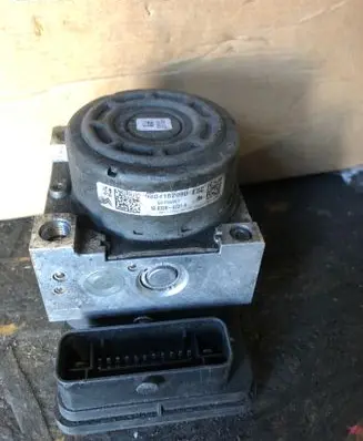 Peugeot 208 ABS Pump 9804162080 10022002314