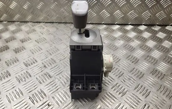 Toyota Prius (NHW20) Gear shifter/selector