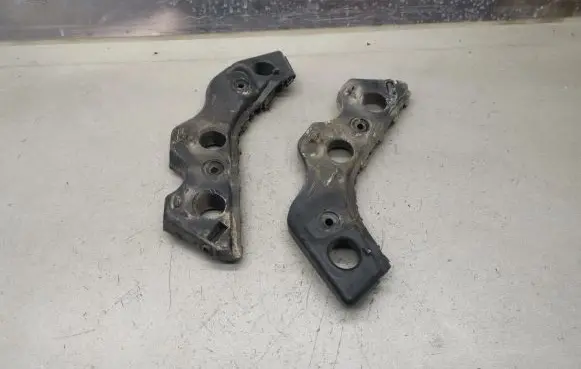 Volkswagen PASSAT CC Front bumper mounting bracket 3C8807184A 3C8807183A