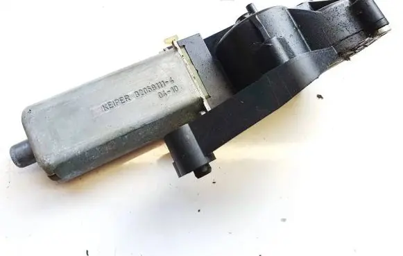 Mercedes-Benz C W203 Seat adjustment motor 0390203209 82059111-4