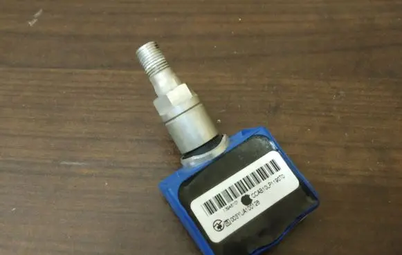Nissan Juke I F15 Tire pressure sensor 407001AA0B