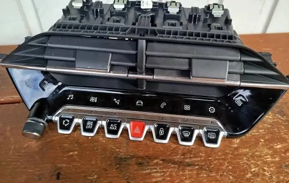 Peugeot 2008 II Climate control unit