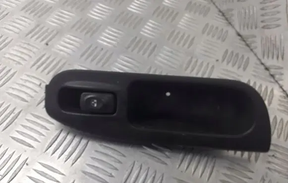 Renault Scenic I Quarter vent window switch 7700431172
