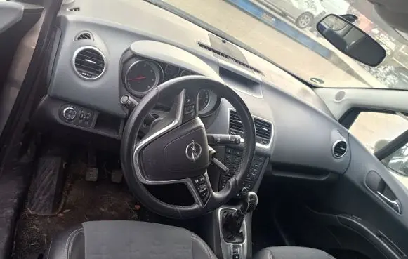Opel Meriva B Dashboard 