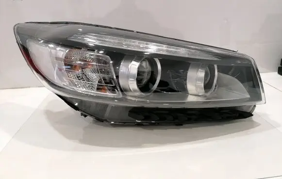 KIA Sorento Headlight/headlamp 92102C5100 R009U101RN4
