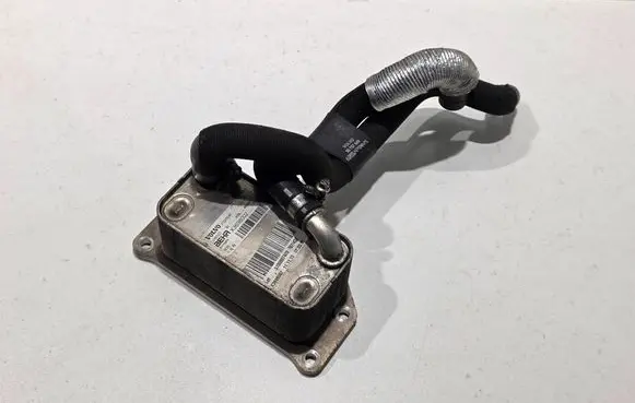 Volvo V40 Cross country Oil filter mounting bracket 31325045