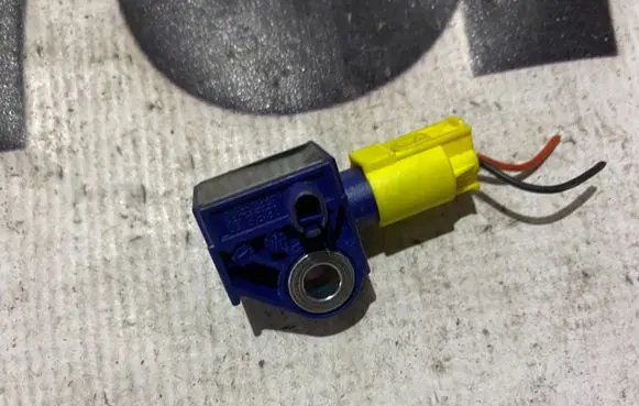 Mercedes-Benz E C207 W207 Airbag deployment crash/impact sensor a2128204926 2128204926