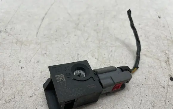 Opel Zafira C Airbag deployment crash/impact sensor 13504470