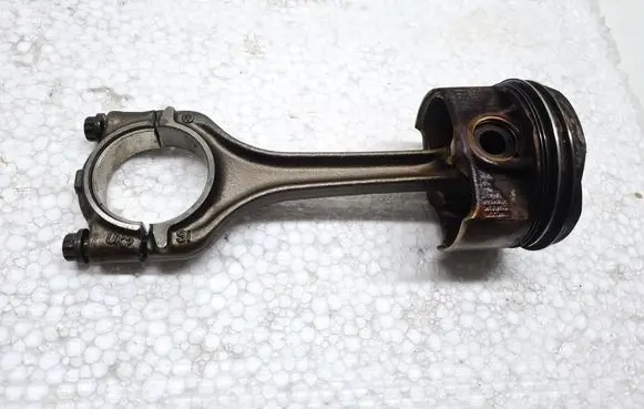 Volkswagen Golf VIII Piston with connecting rod 