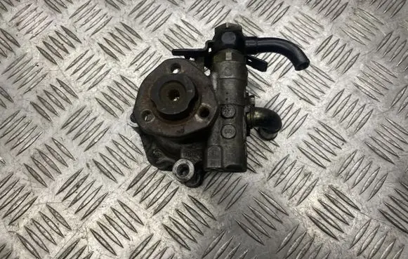 Volkswagen Golf IV Power steering pump 1J0422154B