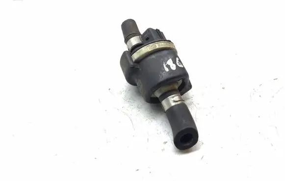 Volkswagen PASSAT B5 Breather valve 058133517a K1866