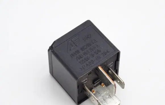 Volkswagen Golf IV Other relay 7M0951253A 95VW10K705CA