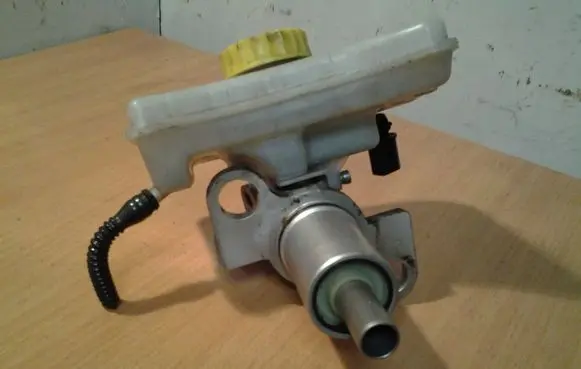 Audi A6 S6 C6 4F Master brake cylinder 9304125000 8E0611301G