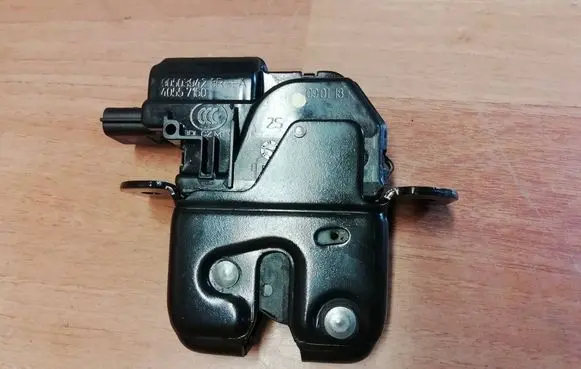 Renault Zoe Tailgate/trunk/boot lock/catch/latch 905039428R 40557160