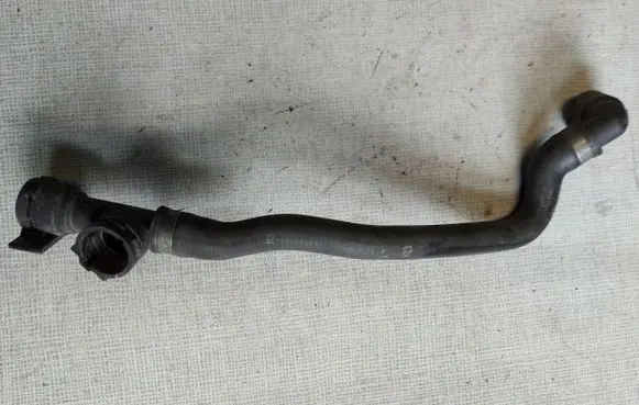 BMW 5 G30 G31 Engine coolant pipe/hose 8602651
