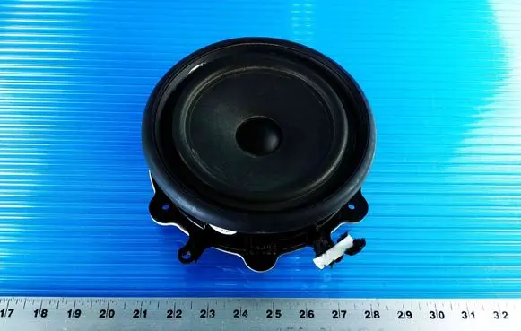 Audi A4 S4 B7 8E 8H Front door speaker 8E0035411