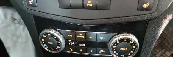 Mercedes-Benz C W204 Climate control unit A2049009104 2049009104