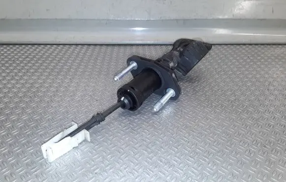 Opel Insignia A Clutch master cylinder 55561915