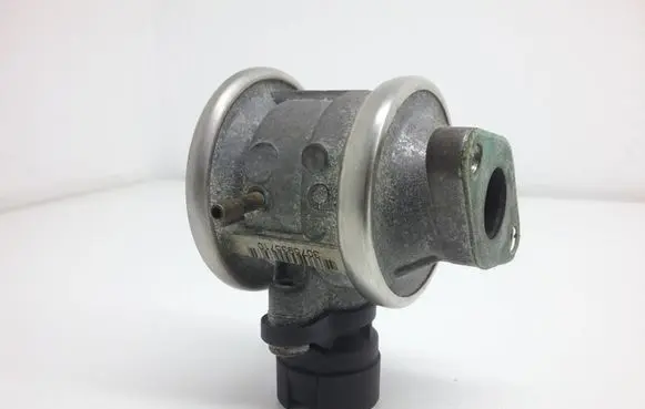 Volkswagen New Beetle EGR valve 037131351
