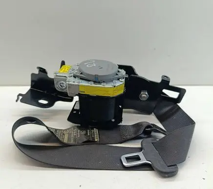 Subaru Outback (BS) Rear seatbelt 0643418
