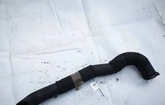 Land Rover Discovery 3 - LR3 Intercooler hose/pipe PNH500025