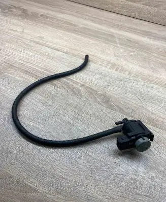 Volkswagen PASSAT B5 Valve vacuum 1J0906283A