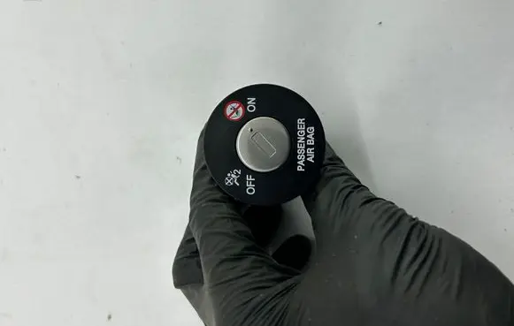 KIA Pro Cee'd II Passenger airbag on/off switch 