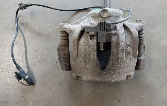 Mercedes-Benz E W211 Front brake caliper