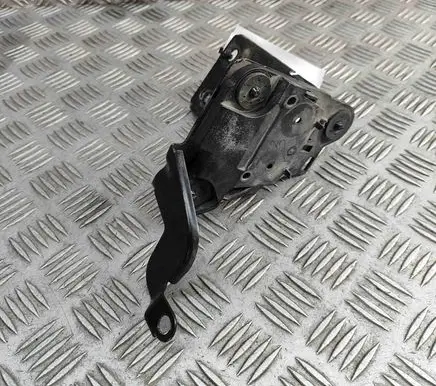 Volkswagen Golf VII ABS pump bracket 5Q1614235E