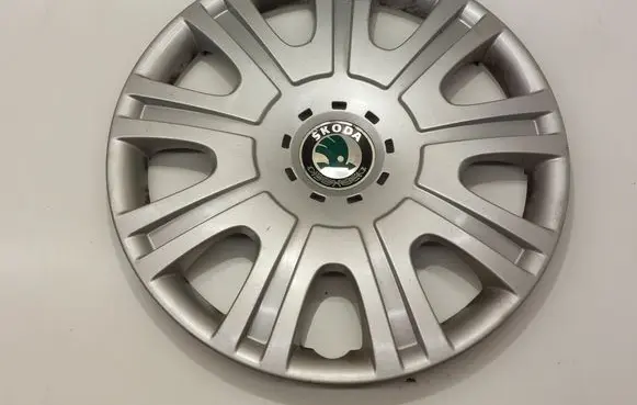 Skoda Octavia Mk2 (1Z) R15 wheel hub/cap/trim 1Z0601147E
