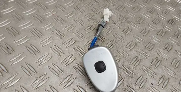Toyota iQ Tailgate opening switch 