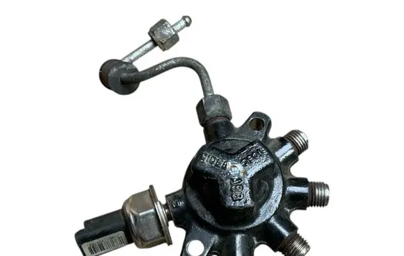 Ford Focus Fuel distributor 4M5Q9D280DA