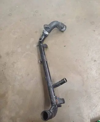 Audi A4 S4 B7 8E 8H Engine coolant pipe/hose 06B121101A