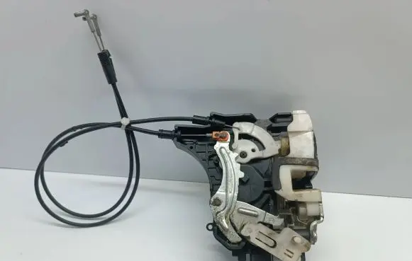 Mitsubishi Lancer VIII Rear door lock