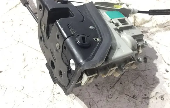 Audi A4 S4 B8 8K Rear door lock 8K0839016D