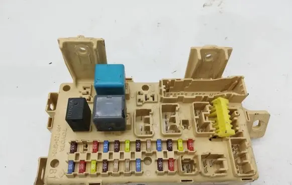 Toyota Avensis T250 Fuse module 06032103095701 1000670916
