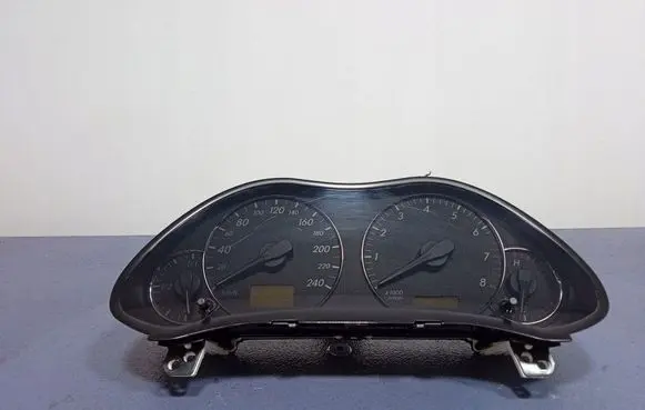 Toyota Avensis T250 Speedometer (instrument cluster) 8380005533