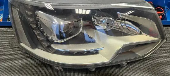 Volkswagen Transporter - Caravelle T5 Headlight/headlamp