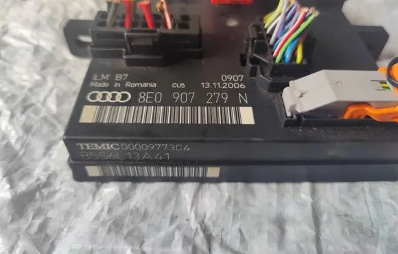 Audi A4 S4 B7 8E 8H Comfort/convenience module 8E0907279N