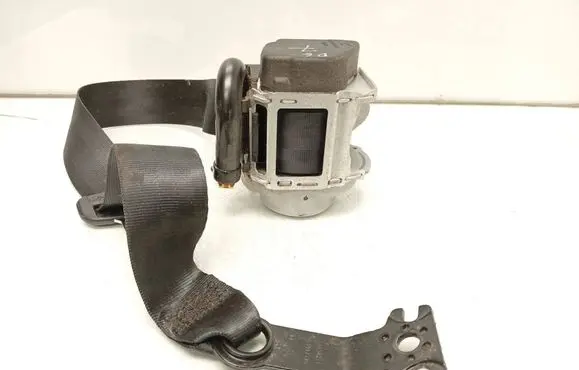 Rear seatbelt