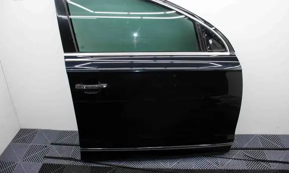 Audi Q7 4L Front door