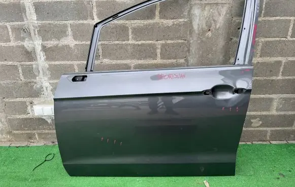 Volkswagen Golf Sportsvan Front door 