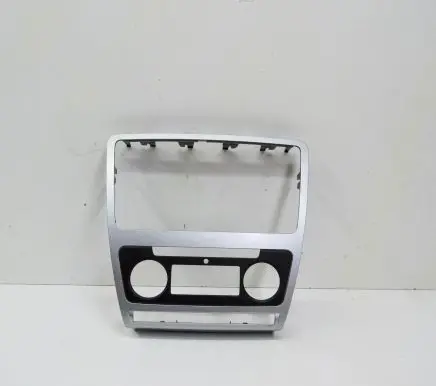Radio/GPS head unit trim